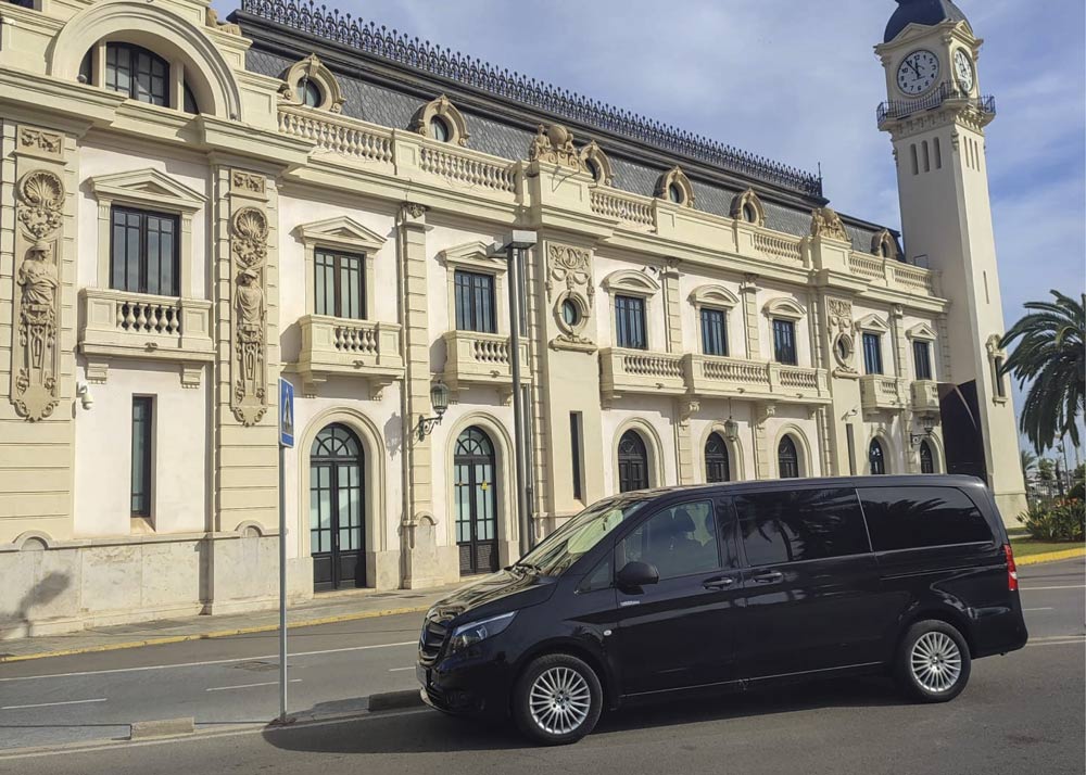 Furgoneta para viajes, eventos deportivos y desplazamientos de trabajo