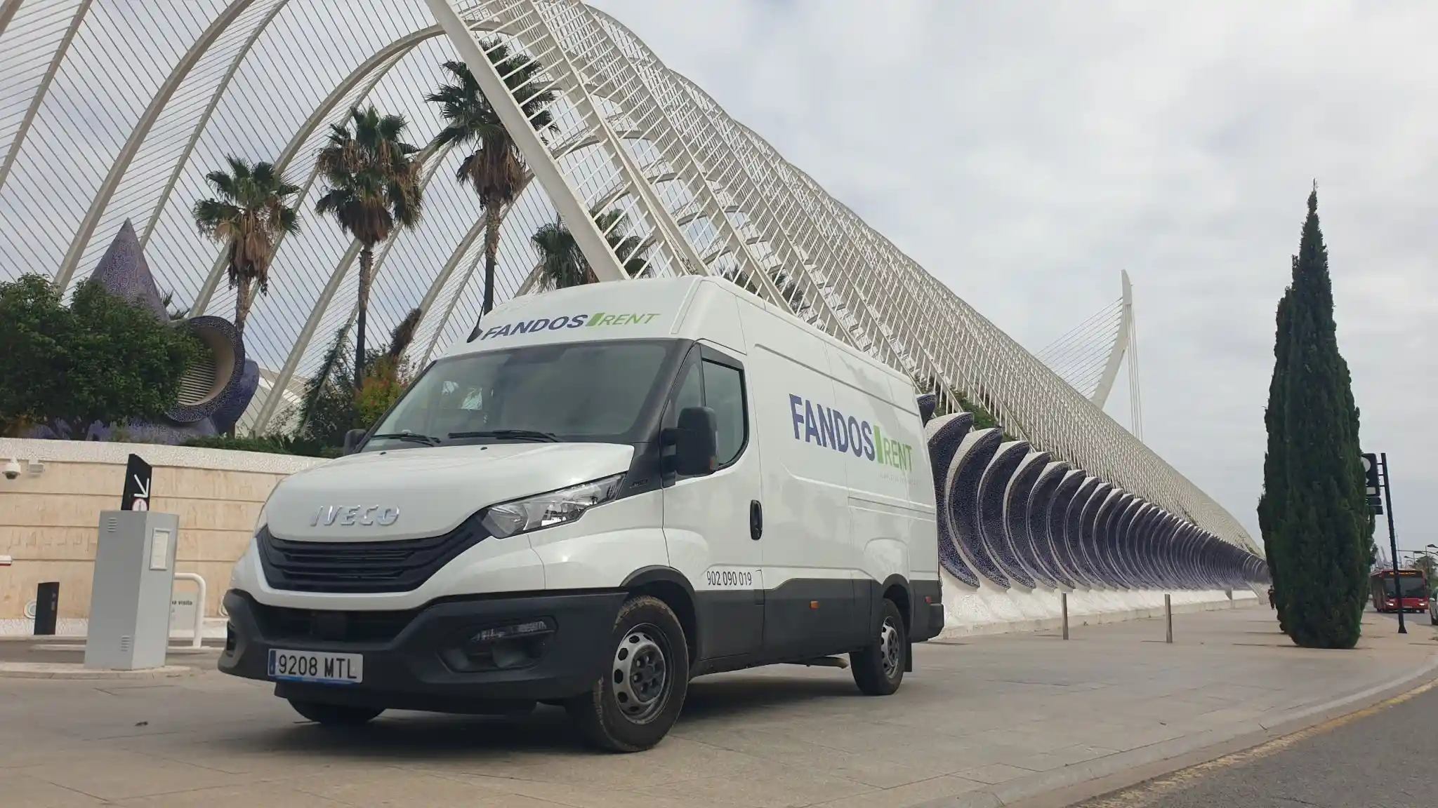 FANDOS Rent crece en Valencia 100 vehículos para impulsar tu negocio