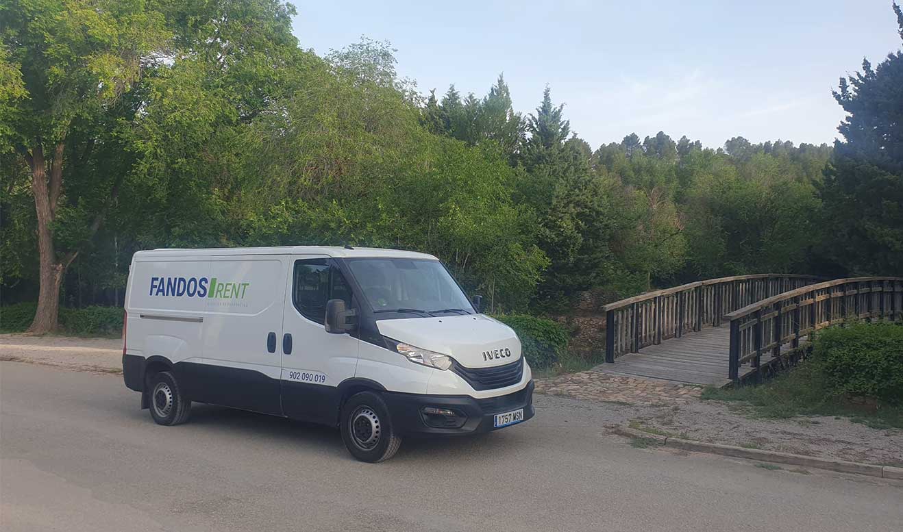 empresa reforzando su reparto en Black Friday con furgonetas de alquiler