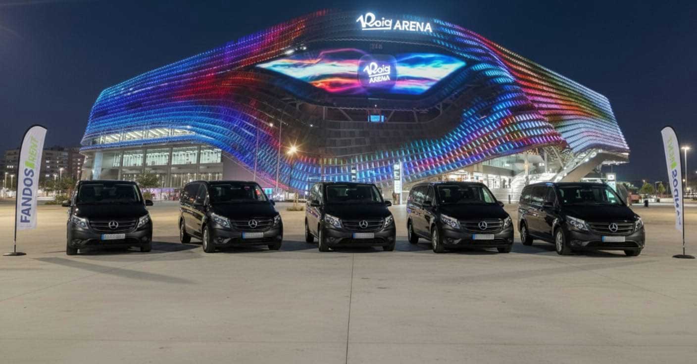 Furgonetas de pasajeros en los 40 music awards - Roig Arena